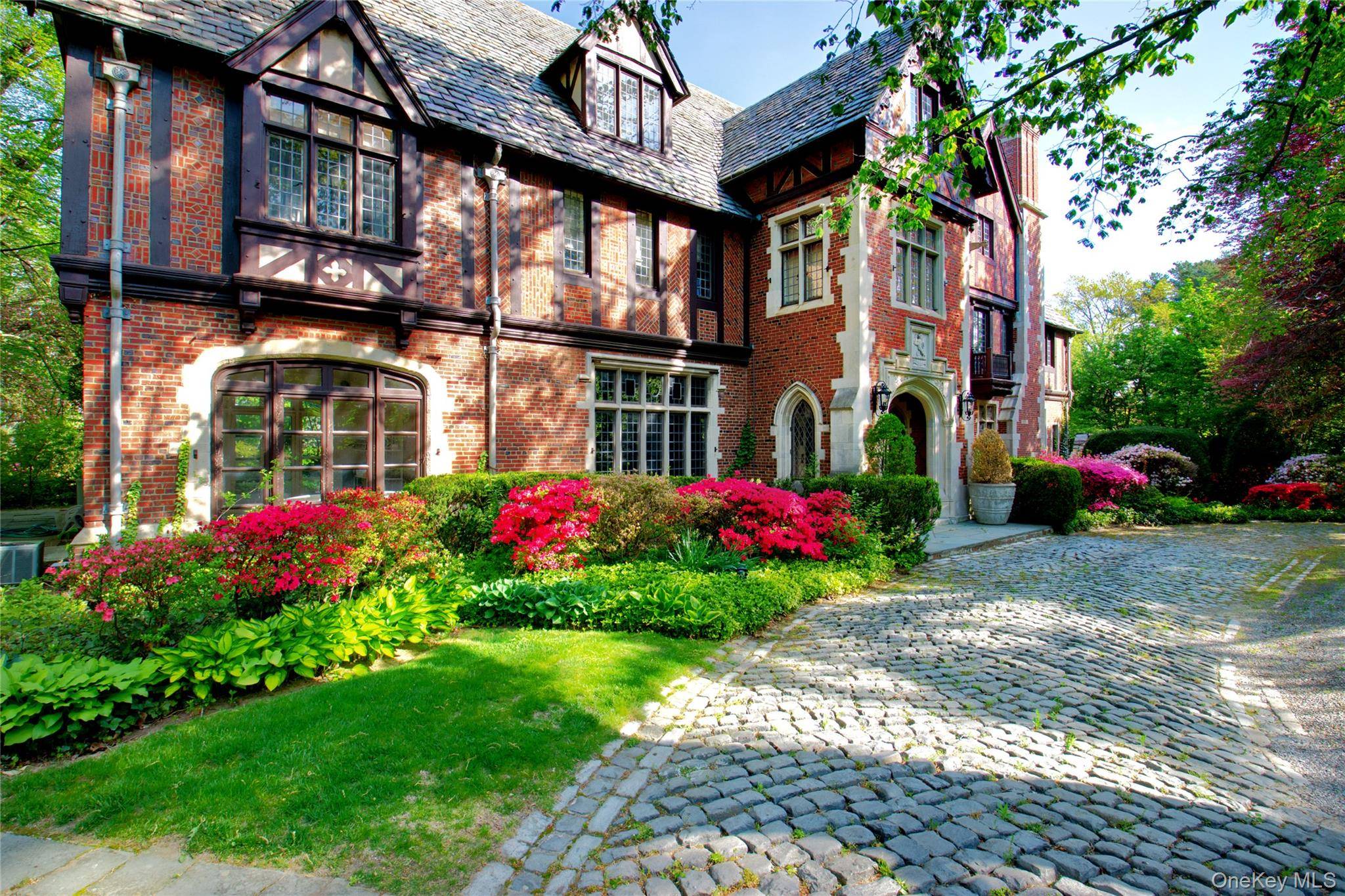 One of the finest architectural masterpieces on Long Island s Gold Coast, this rare jewel is available for the first time in 50 years.