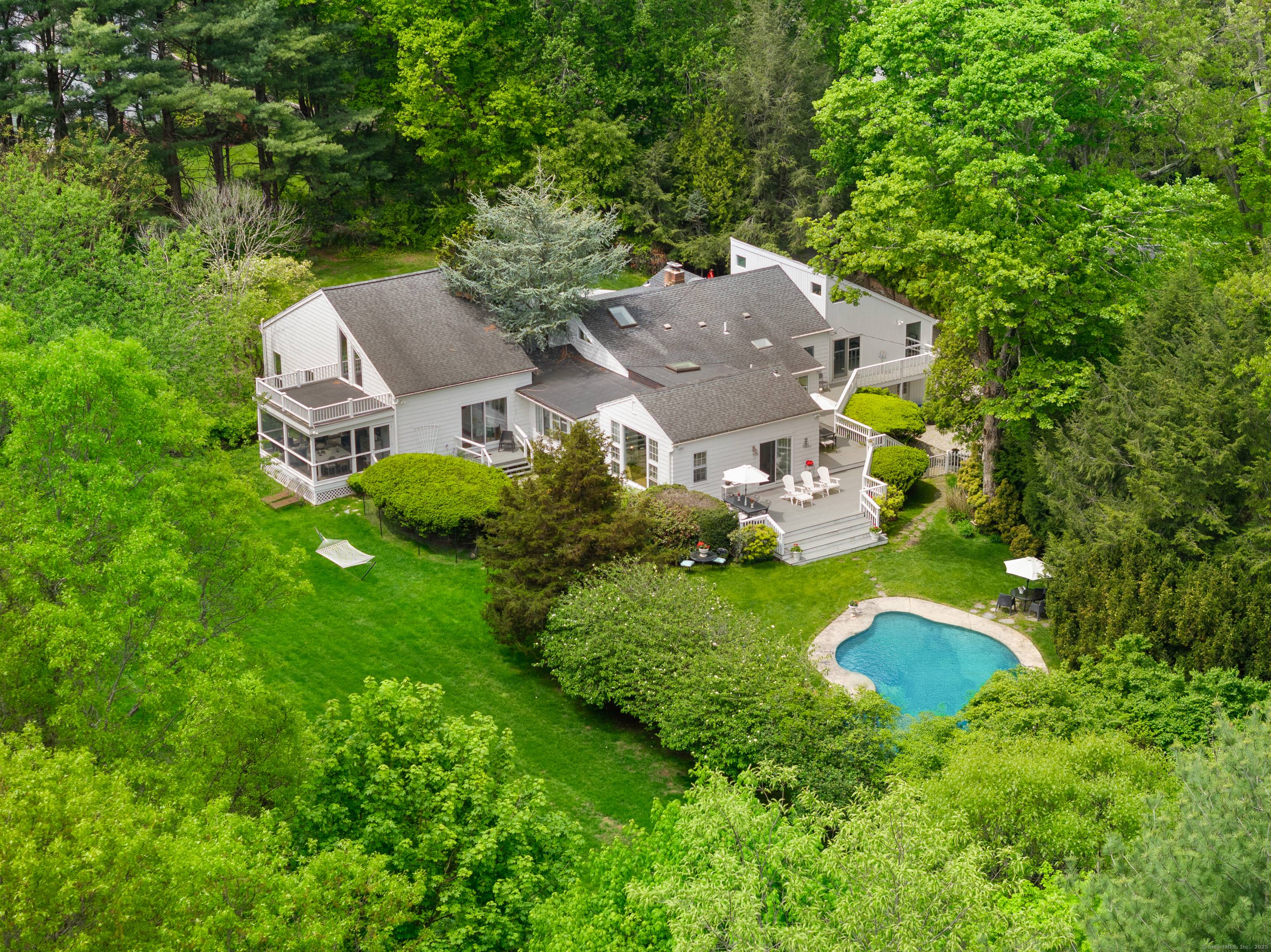 Beyond Beautiful Welcome to 10 Twin Falls Lane, a striking property and home filled with natural light from floor to ceiling windows.