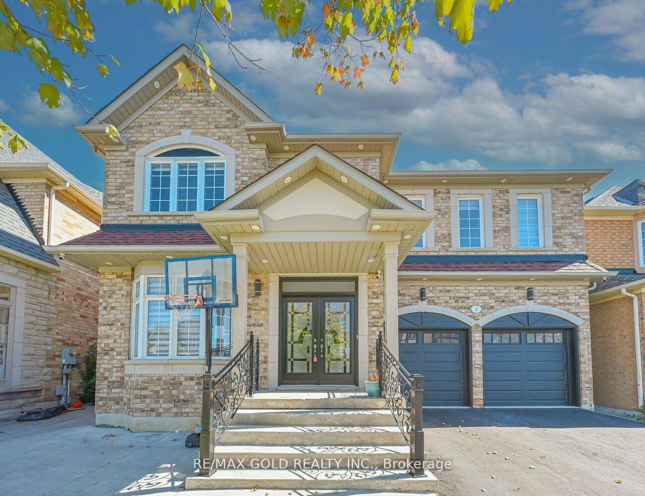 Power of Sale Vacant and easy to show.