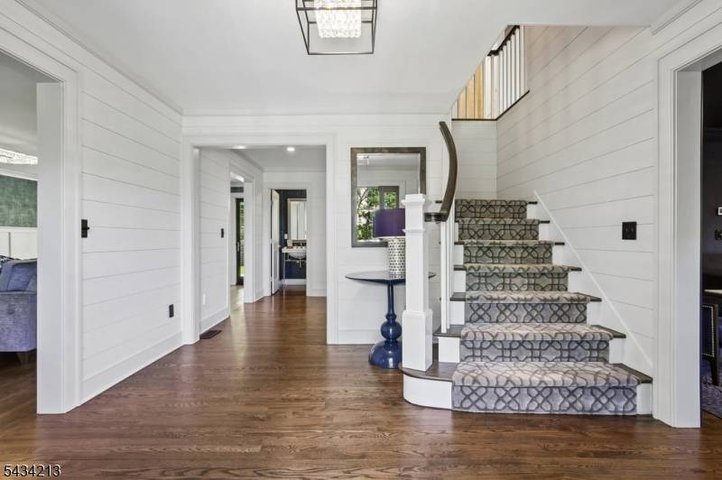 First floor private en suite with spacious sitting room 2nd floor Primary !
