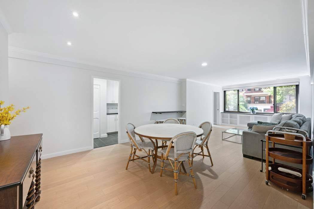 EXPANSIVE 2 BEDROOM FLOOR THROUGH HOME WITH 29 FOOT SOUTH FACING LIVING ROOM INVESTOR FRIENDLY CONDOP CONDO RULES Expertly appointed Open Layout features LARGE South facing living and bedroom Garden ...