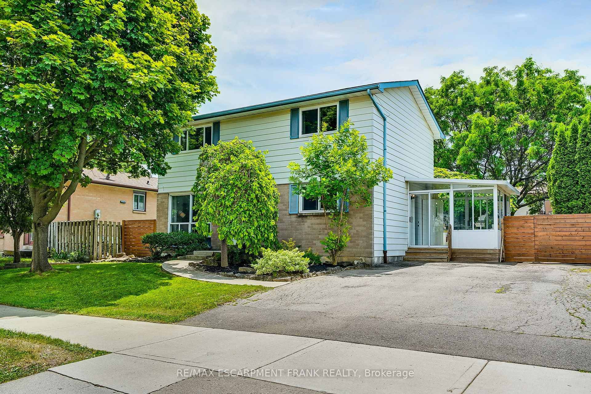 Pride of ownership shines at 54 John Murray St !