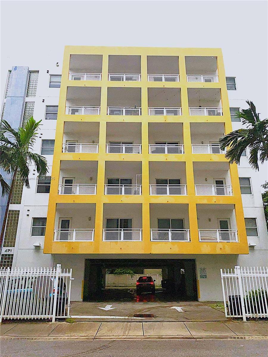 Large updated corner unit in a beautiful boutique building in Edgewater.