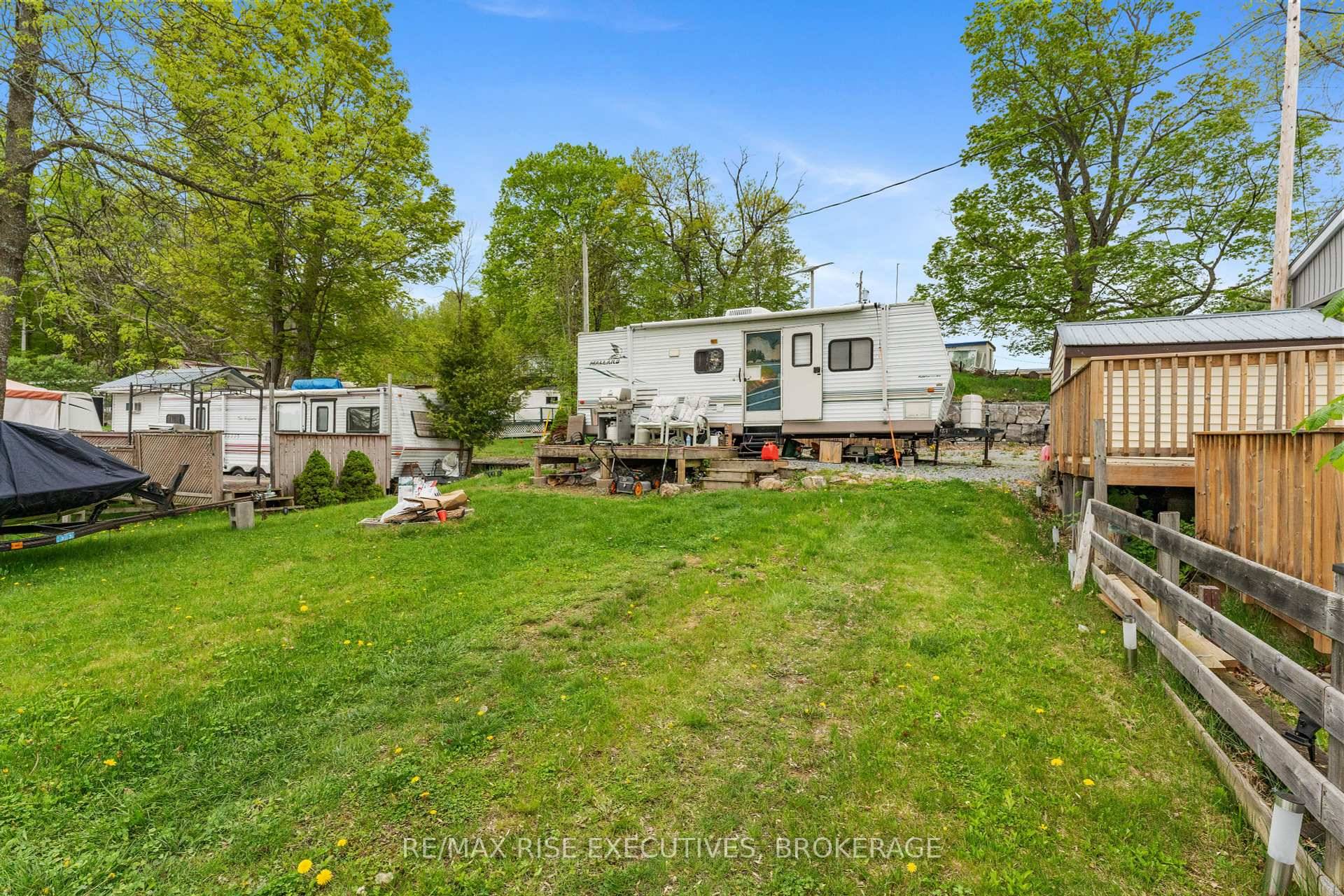 Welcome to 13 9 Glenford Lane, where unbeatable views and relaxed lakefront living come together in one of the most sought after locations in the park.