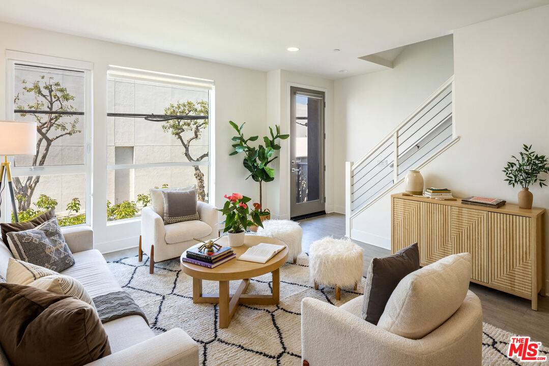 6067 W Studio Ct 3BR Hancock Park La