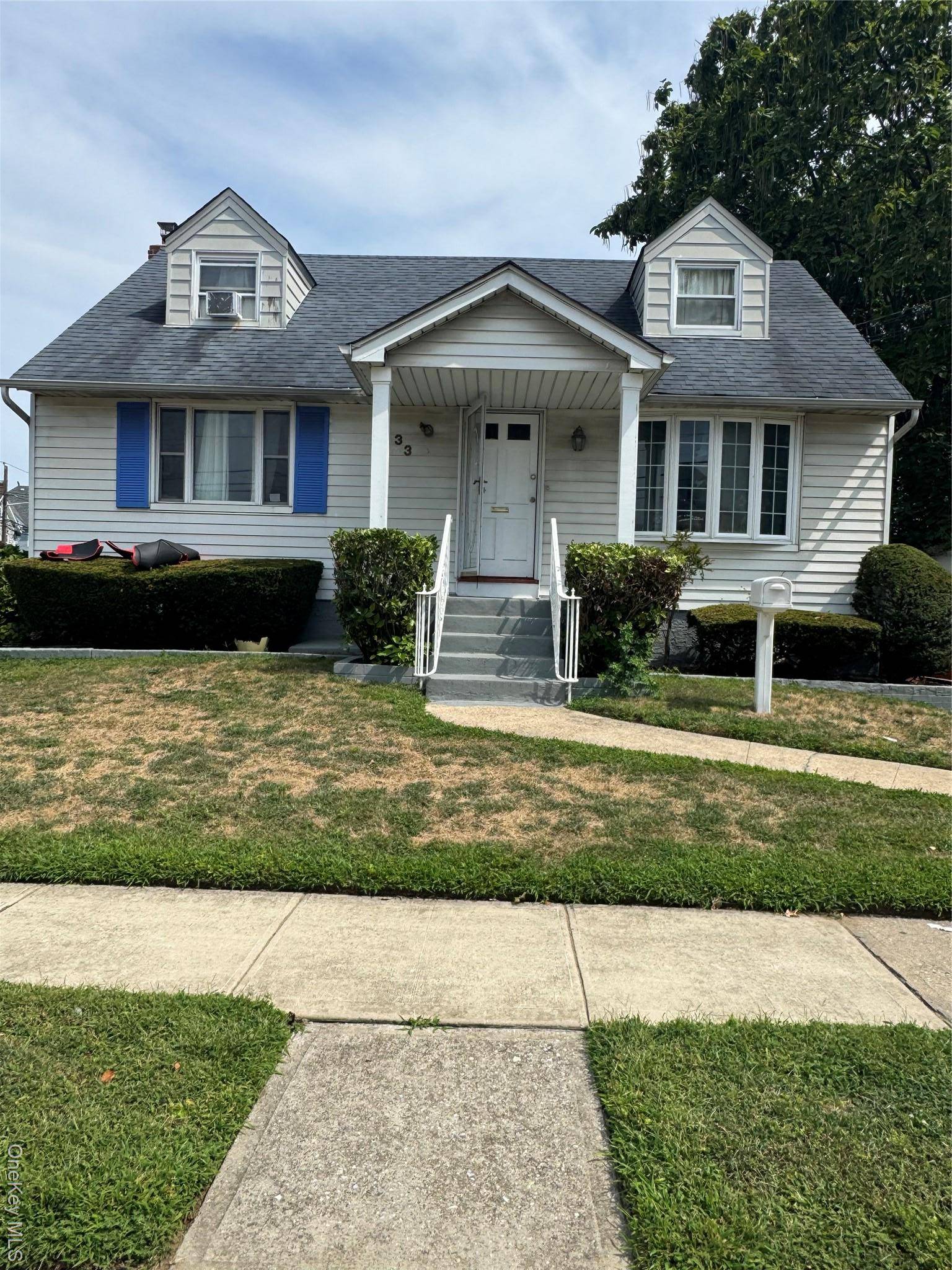 Welcome to this beautifully sized 5 bedroom, 2 bathroom house situated on a generous 100 100 DOUBLE Corner lot in the heart of Valley Stream.