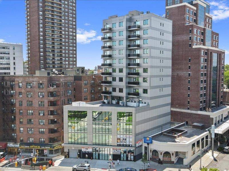 Elegant 2 Bedrooms, 1 Bathroom condo in the heart of Kew Gardens !