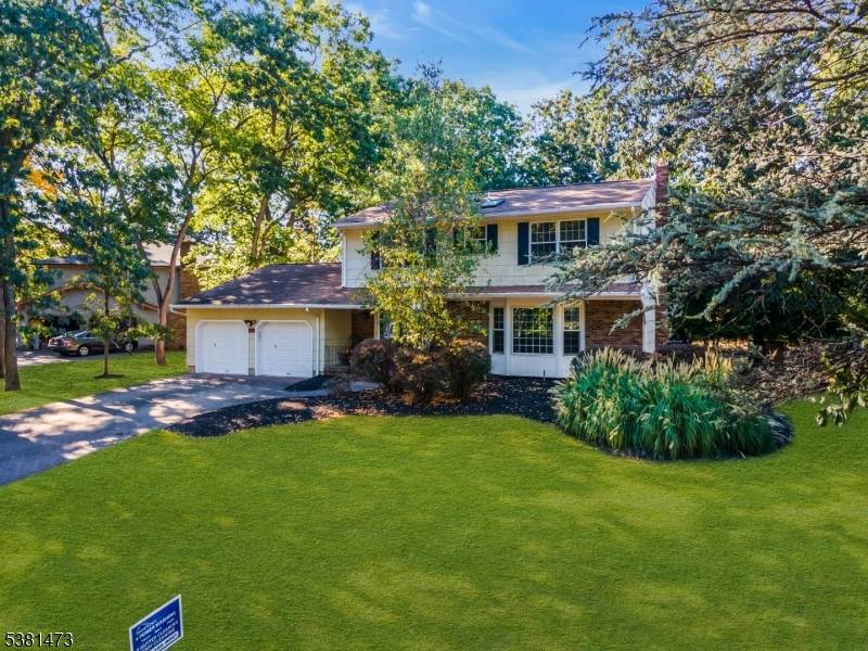 Welcome to this spacious 4 bedroom, 2.