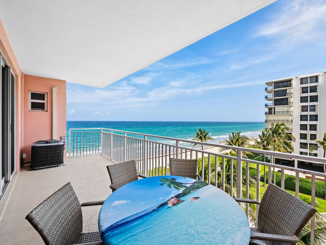 Experience amazing ocean views from this beautiful 2 bedroom, 2 bathroom corner unit in an oceanfront building !