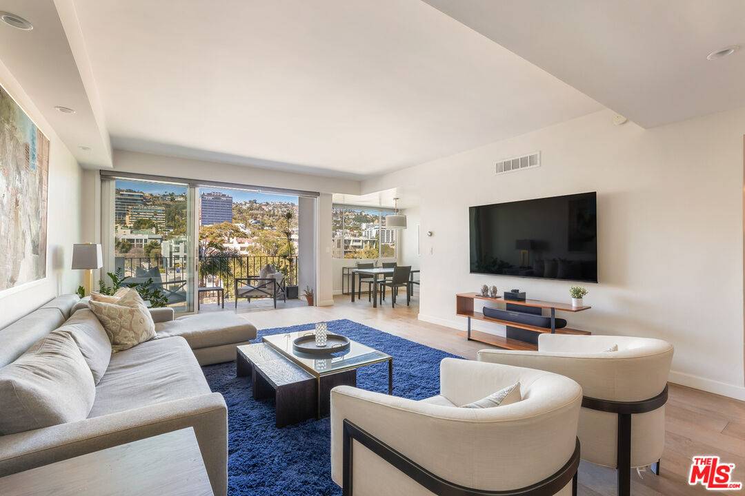 818  N Doheny Dr 2BR Sunset Strip La