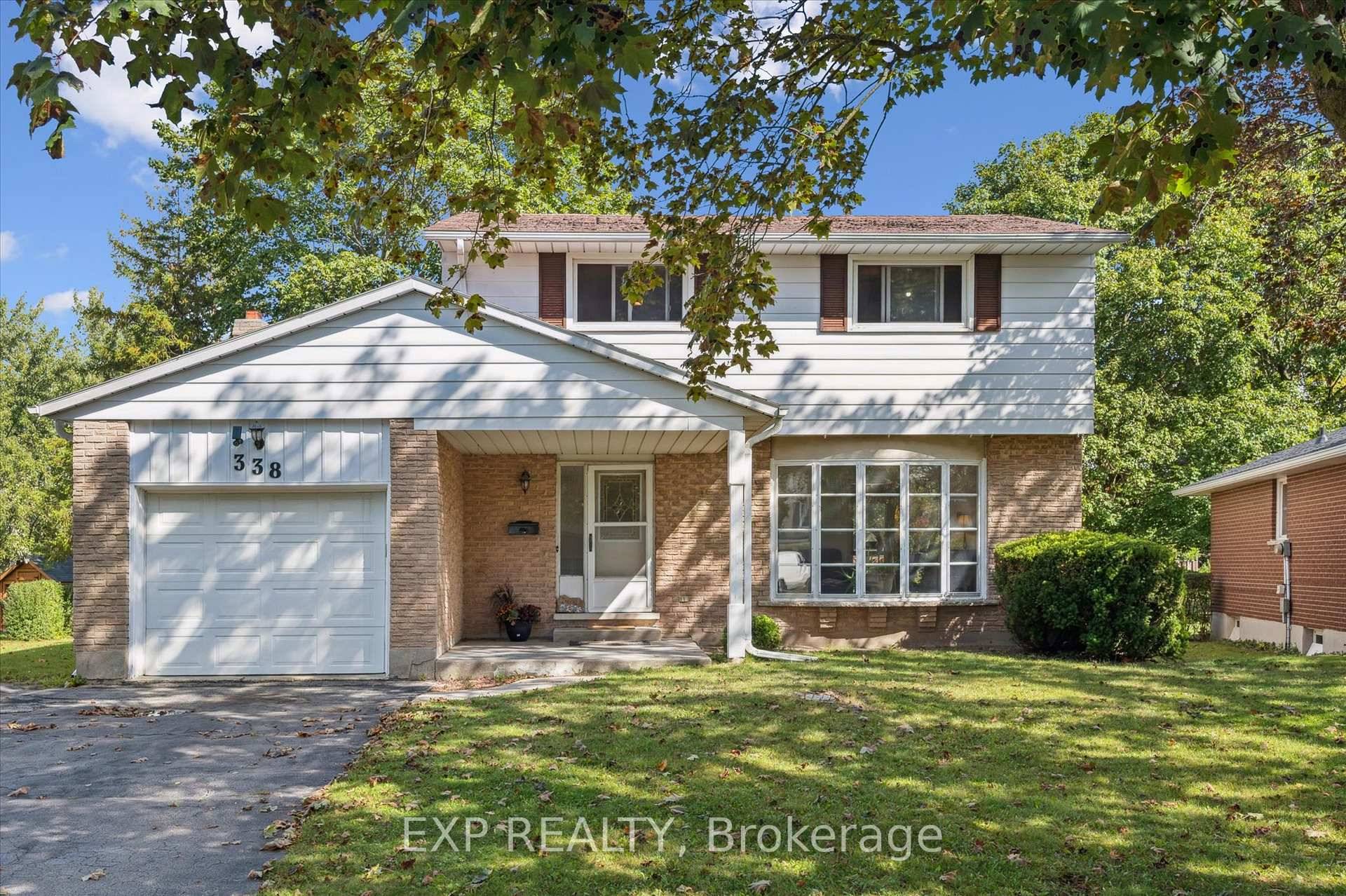 Welcome to 338 Ascot Place, a charming family home tucked away on a quiet court in Waterloos desirable Lincoln Heights community.
