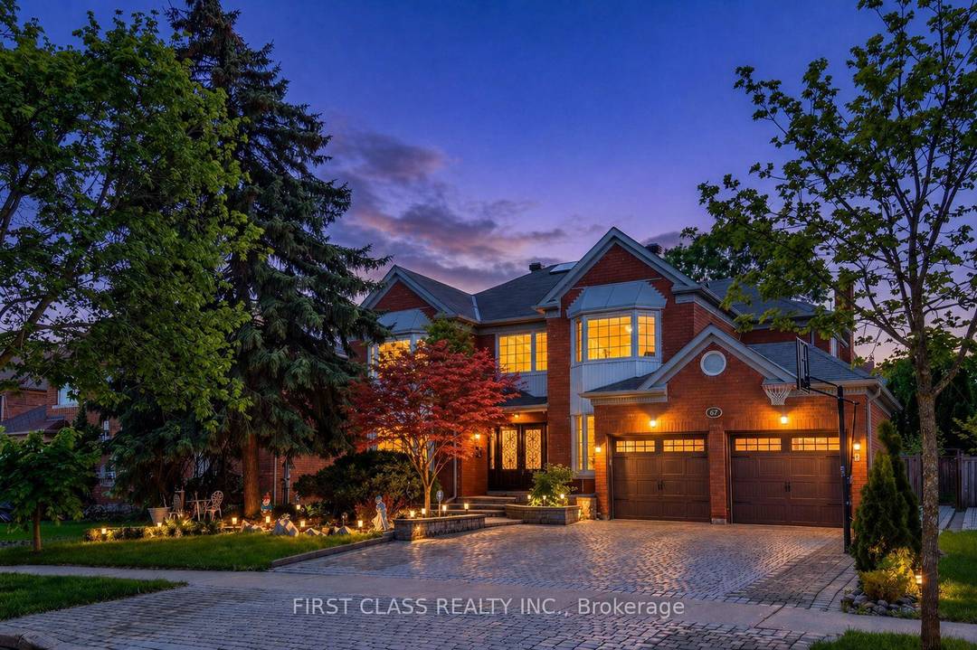 Immaculate amp ; Move In Ready Executive Home in Prestigious Bayview Hill !