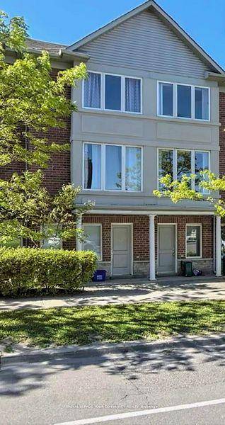 Amazing bachelor studio with ensuite 3 pc washroom, FULLY PRIVATE, located in the commerce valley Neighborhood Thornhill.