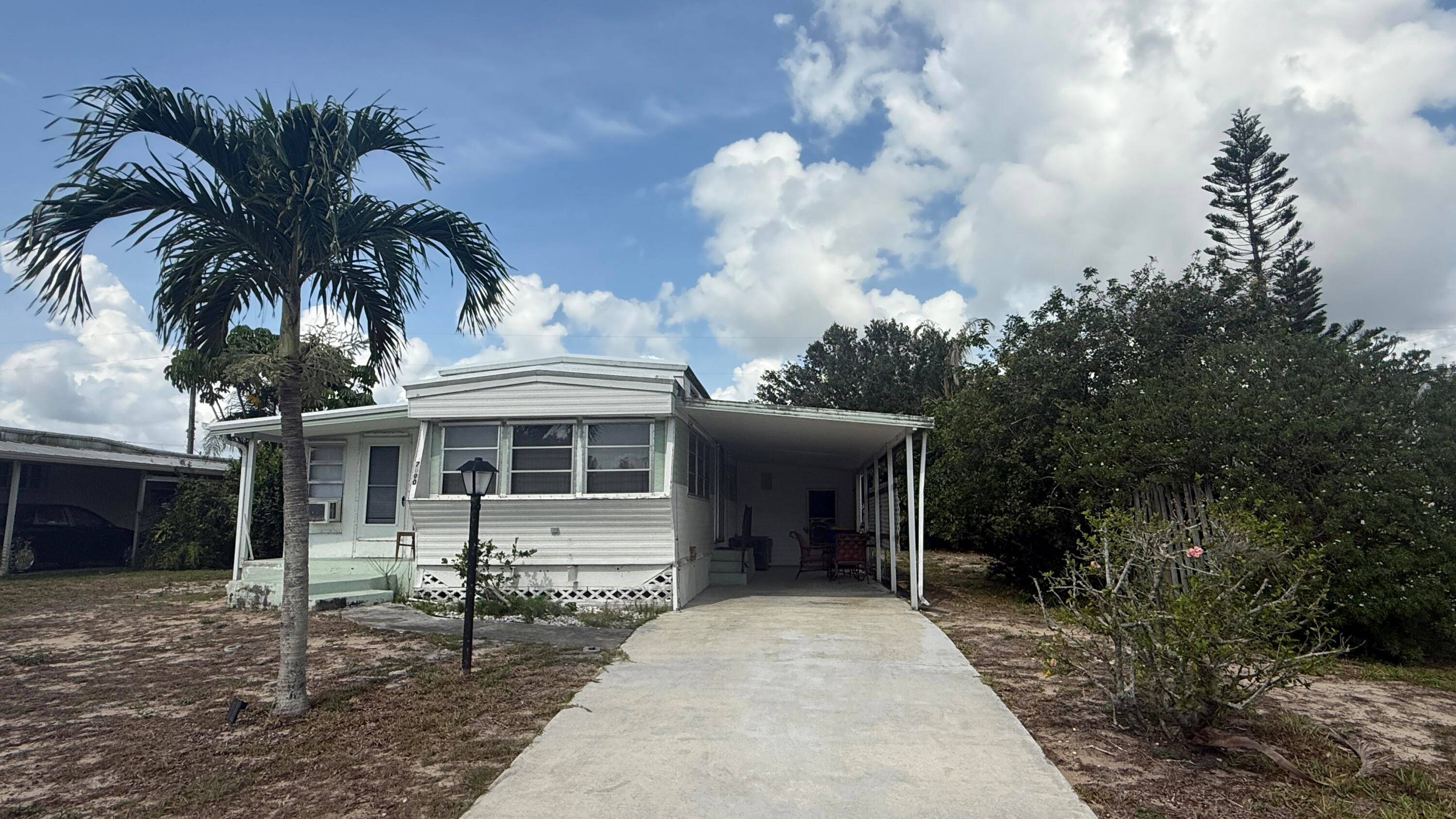 Expanded Singlewide w 3 Bedrooms 1 Bath in Ridgeway, all ages community in Hobe Sound.