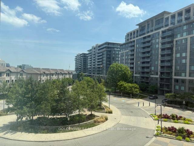 Unobstructed East View of Courtyard.