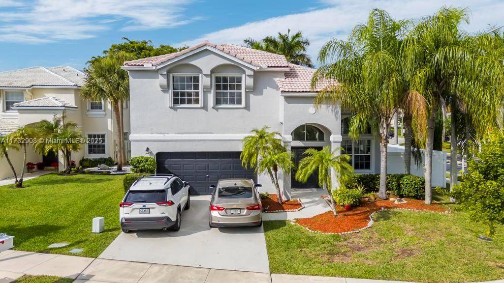 Your Dream Home Awaits ! Discover this stunning corner property featuring 4 bedrooms and 3 full bathrooms, located in a safe and strategically positioned area.