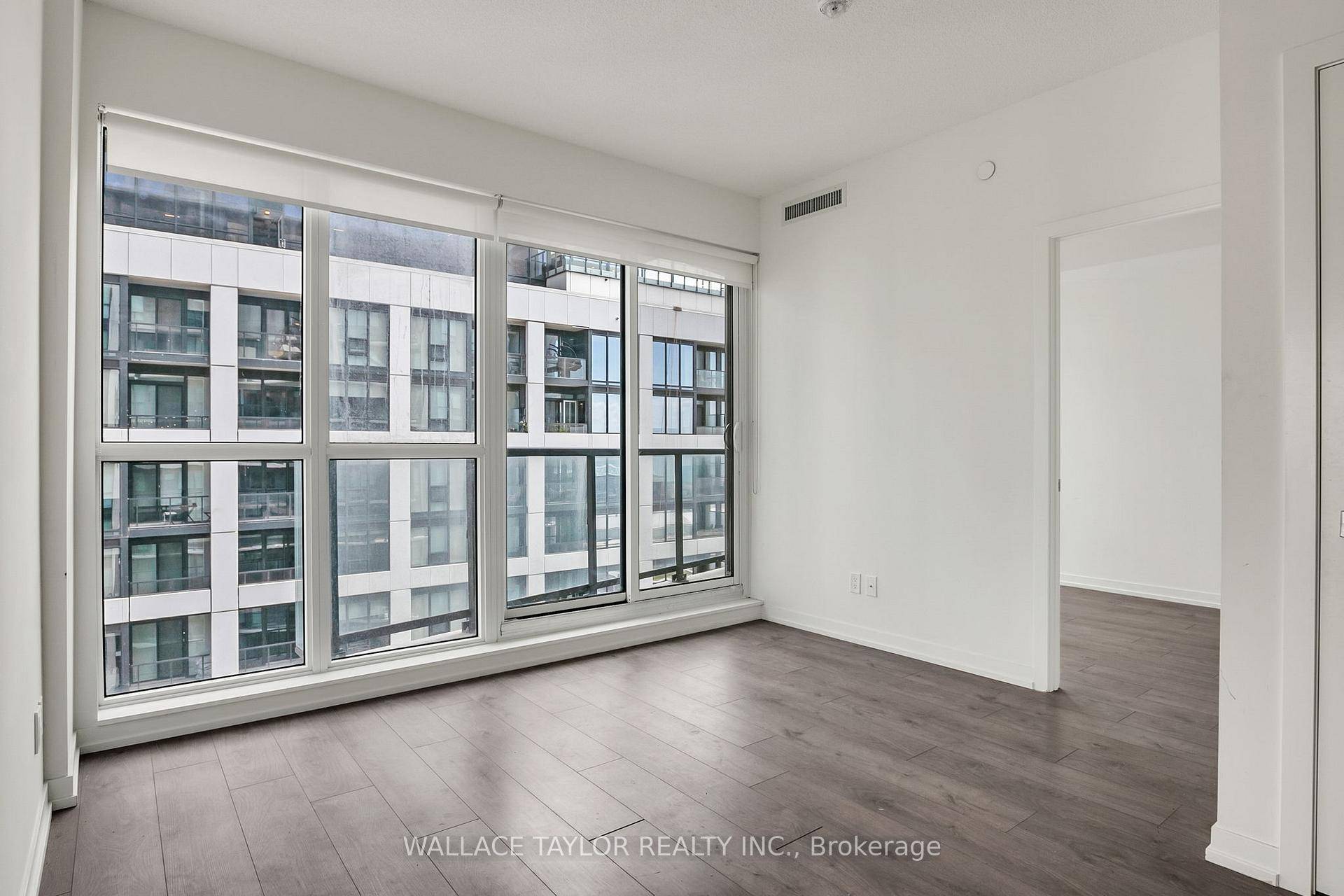Stylish and spacious 2 bedroom, 2 bath condo in the heart of Liberty Village !