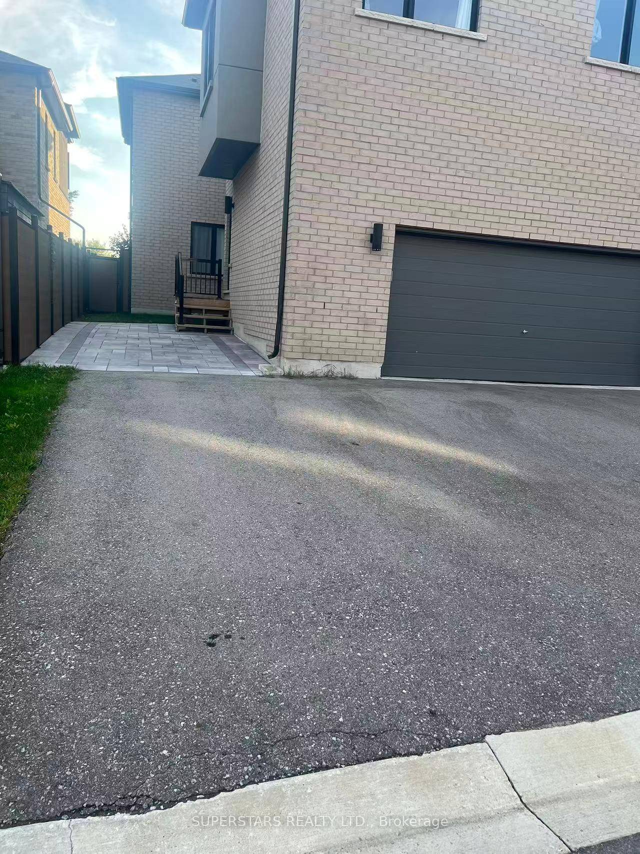 Cozy amp ; Bright 2 Bedrooms W 2 Parking Coach House In a Quiet Community Fronting A Park, Separate Entrance, Custom Kitchen With Quartz Counter amp ; Tiled Back Splash.