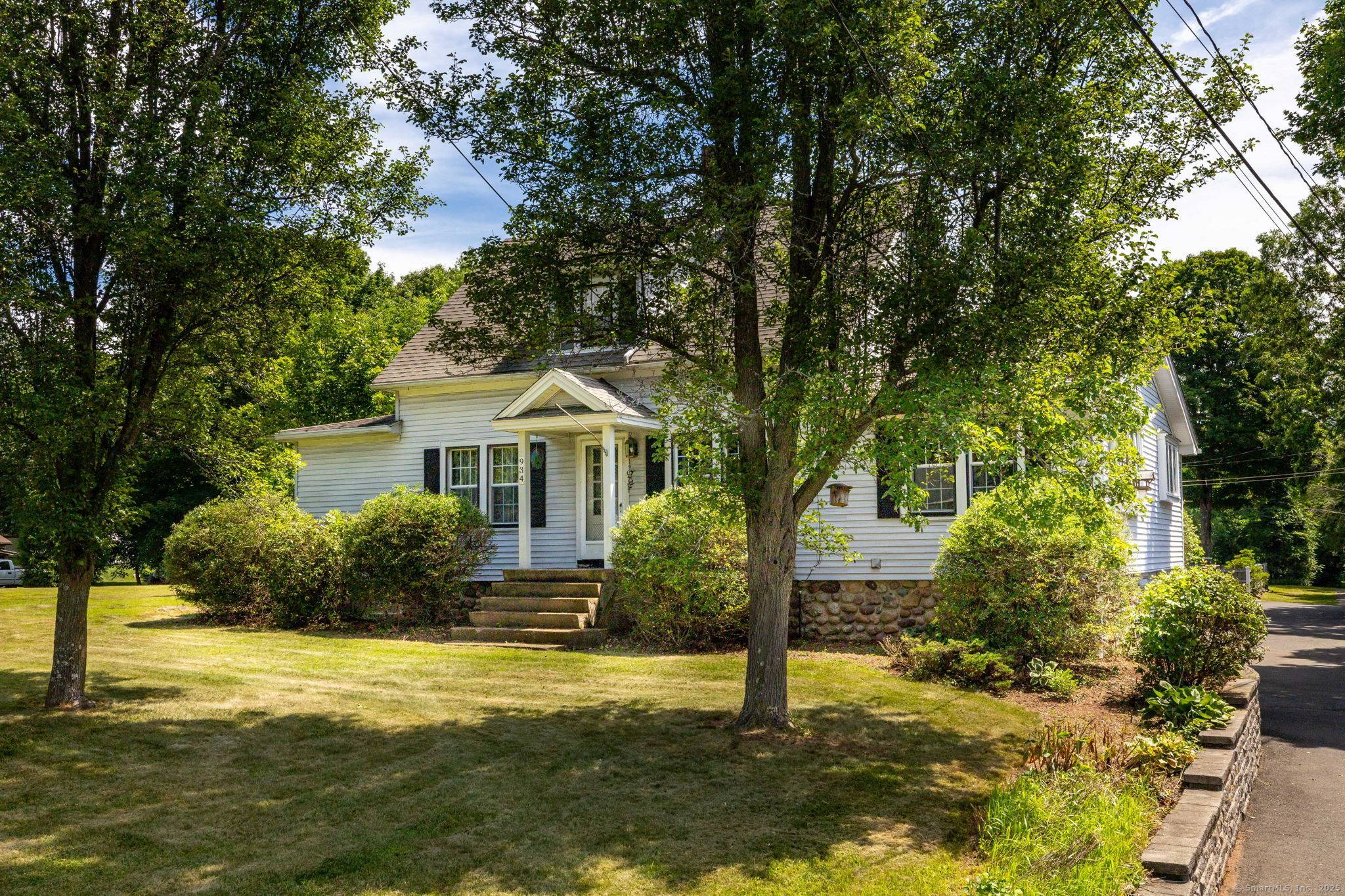 Welcome to this spacious and thoughtfully designed home, offering an exceptional open floor plan ideal for comfortable living and entertaining.