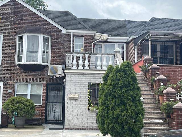 House For Sale. Open House Sunday 7 27 25 1 3pm.