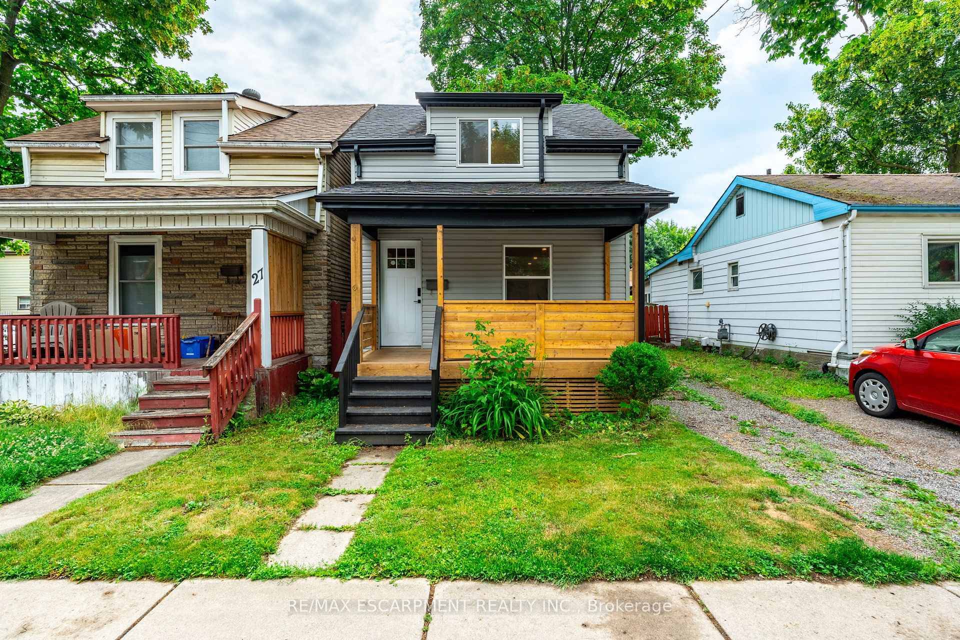Charming and Renovated Home in Prime Hamilton Location Welcome to 29 New Street, Hamilton.