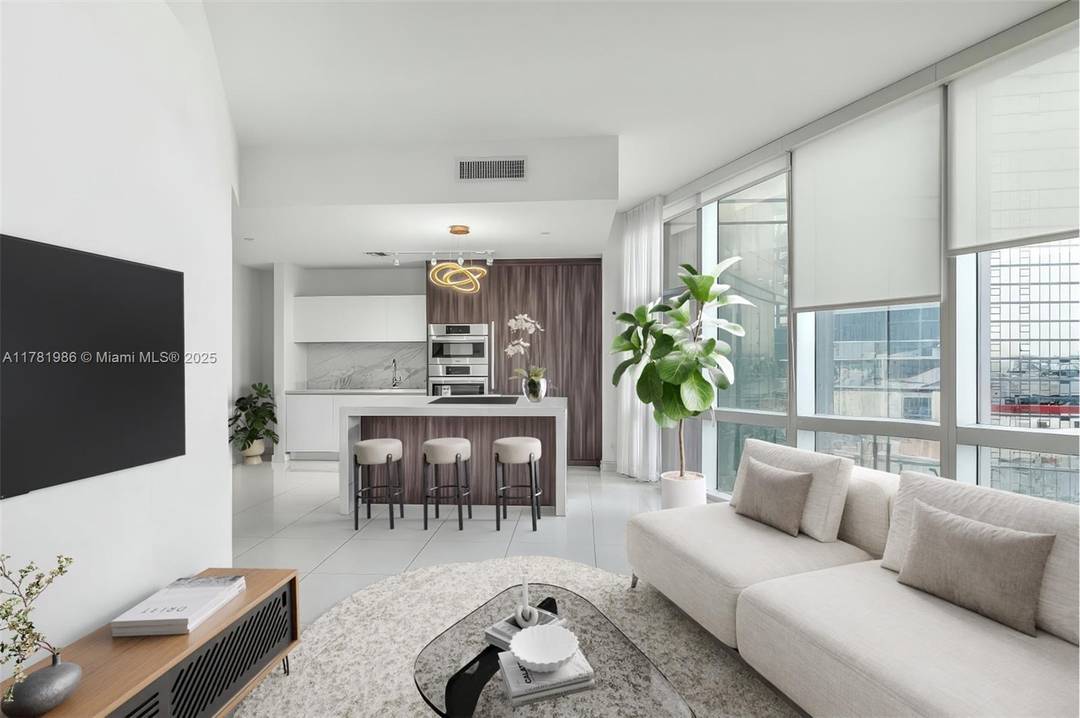 Welcome to Prestigious Paramount Miami World Center in the heart of Downtown Miami.
