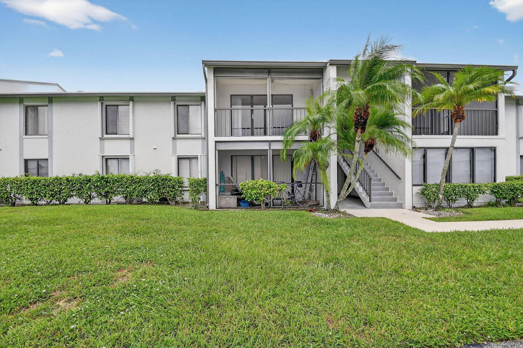 Wonderful updated unit with amazing lake views.