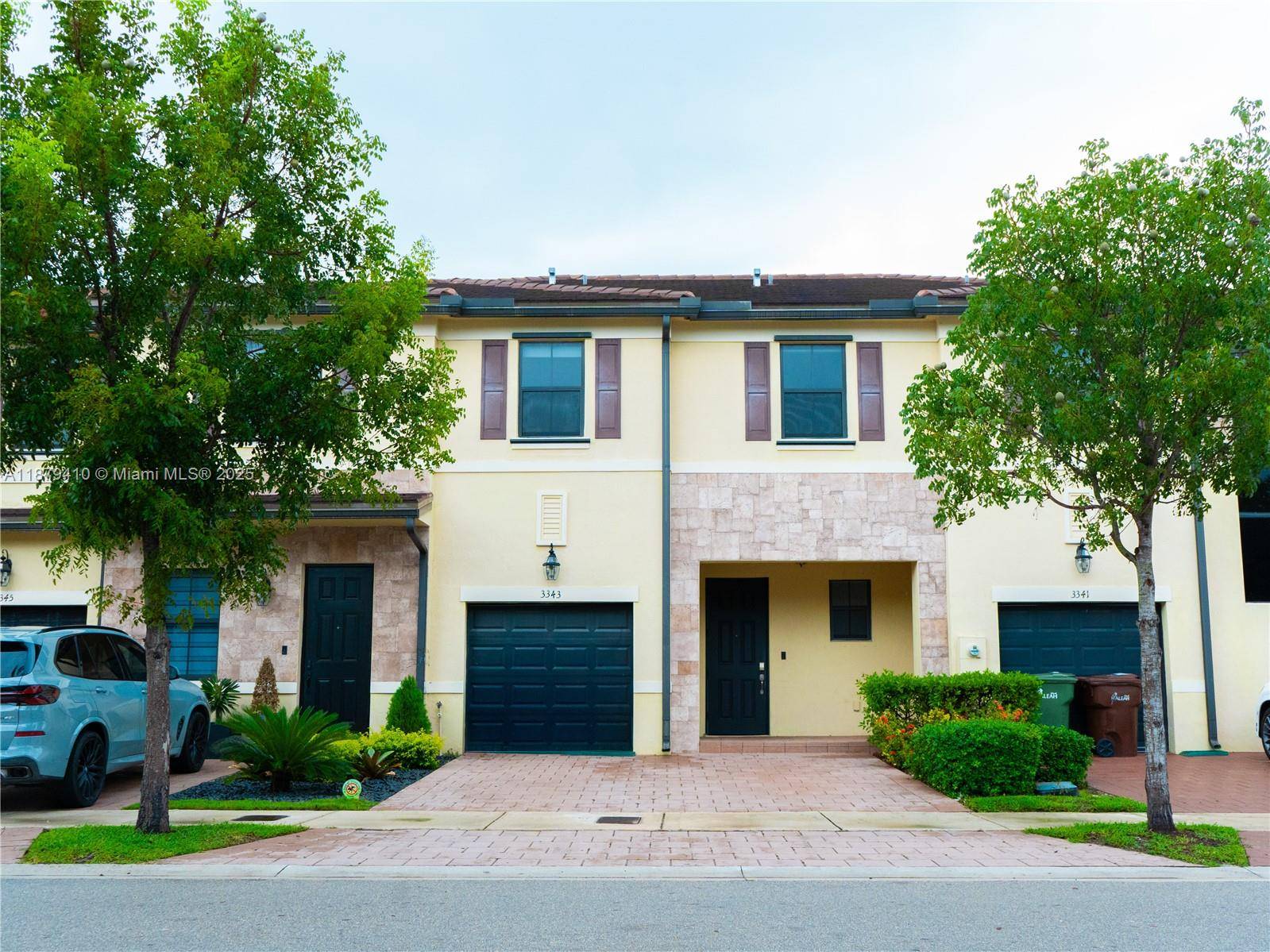 Beautiful 3 bedroom, 2. 5 bath townhouse in the desirable Aquabella community.