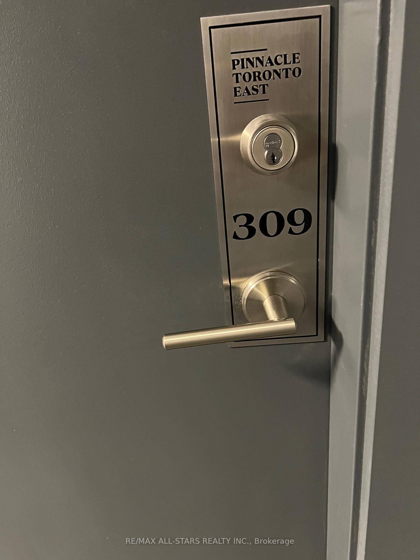 Brand new condo by Pinnacle Group, this is a large 1 plus den with open balcony, 9 feet ceiling.