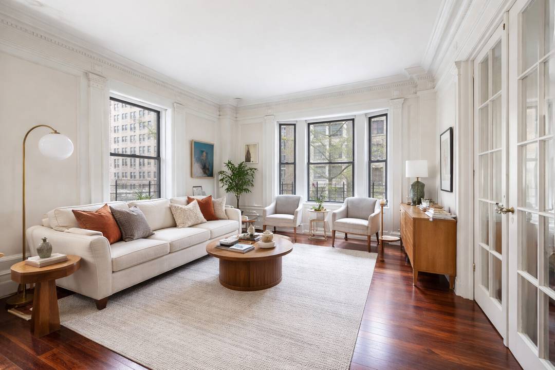 Residence 4B at 514 West 110th Street is a charming pre war 2 bedroom, 1.