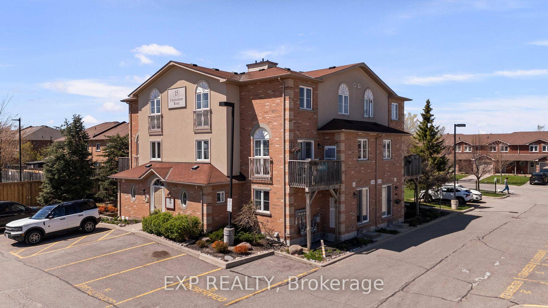 This well maintained unit is a great option for first time buyers or young professionals looking for a comfortable and functional space in a convenient location.