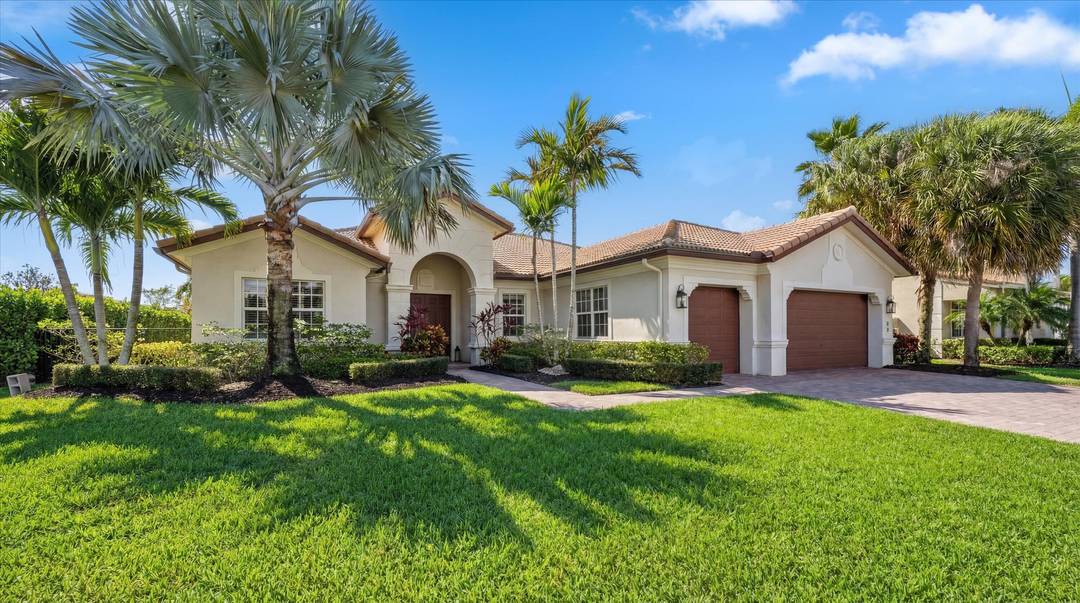 Beautiful lakefront Briarbrooke model in the highly desirable gated community of Rialto.