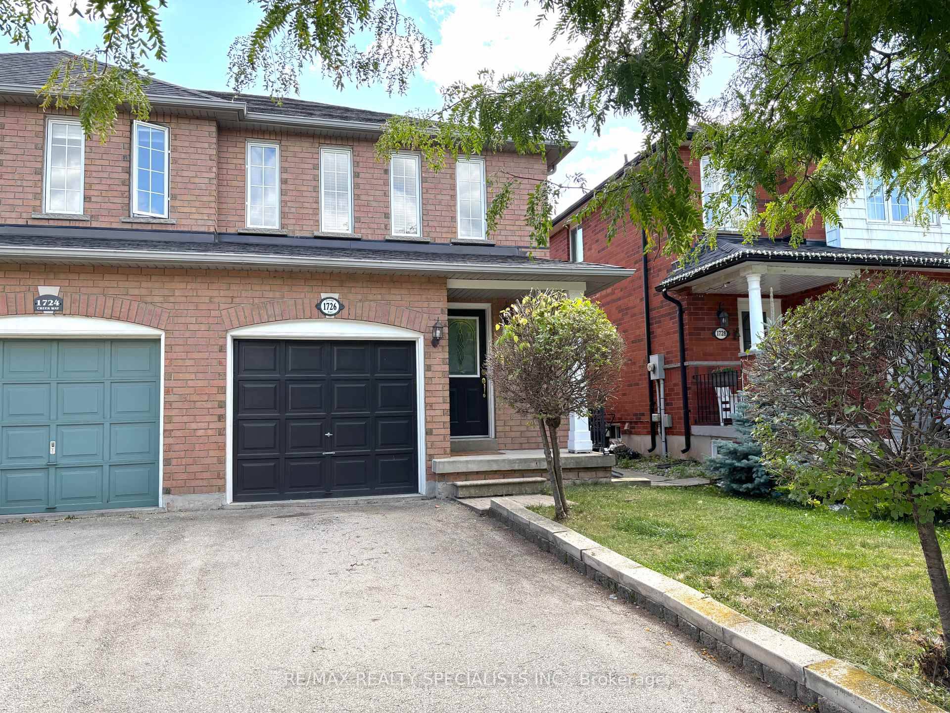 Welcome to 1726 Creek Way in Burlington, a charming 3 bedroom semi detached home with a modern white kitchen, quartz counters, stainless steel appliances, and hardwood and ceramic floors throughout.