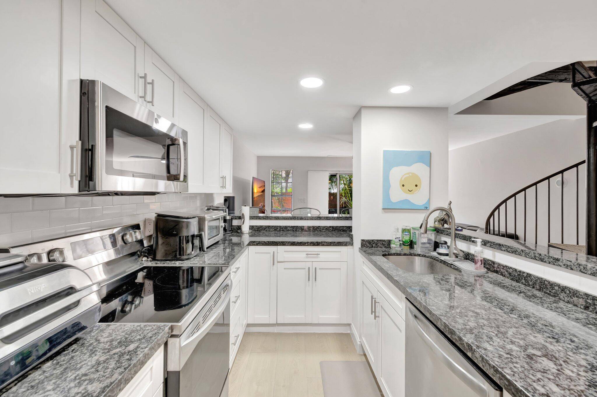 Newly remodeled and rarely available 2 bed 2 full bath duplex apartment in the highly desirable, pet friendly Tennis Club community.