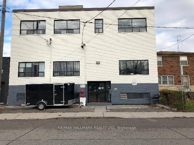 Outstanding Investment Opportunity in Toronto's Thriving Junction Area.