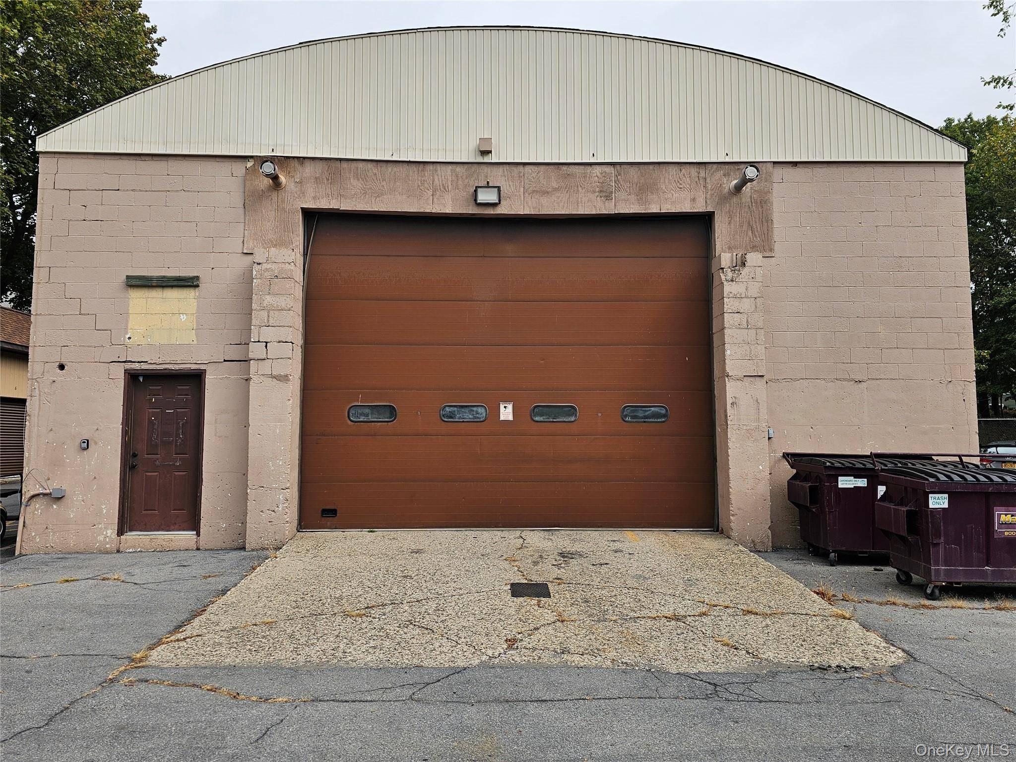 Looking to keep your car collection nice and warm or relocate your business in a prime location close to everything with a few successful businesses in Middletown !