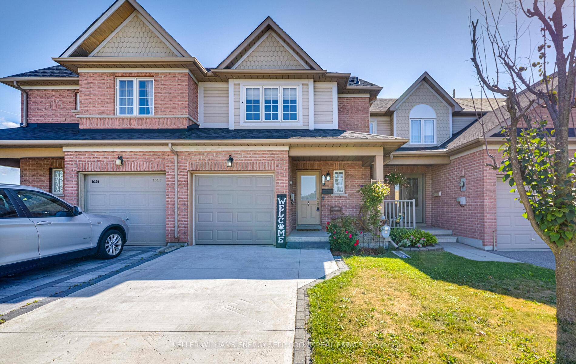 Exceptional 3 1 Bed, 2 Bath Townhome in Oshawa's Established Farewell Neighbourhood.