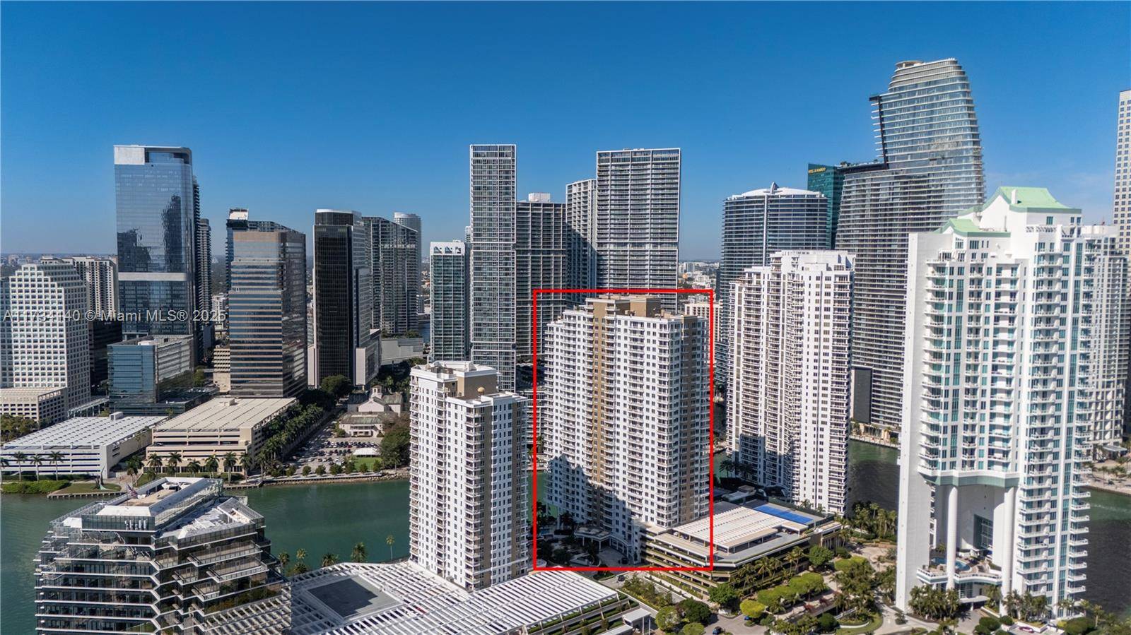 Beautiful 3 bed, 3 bath condo in desirable 04 line at Courts Brickell Key.