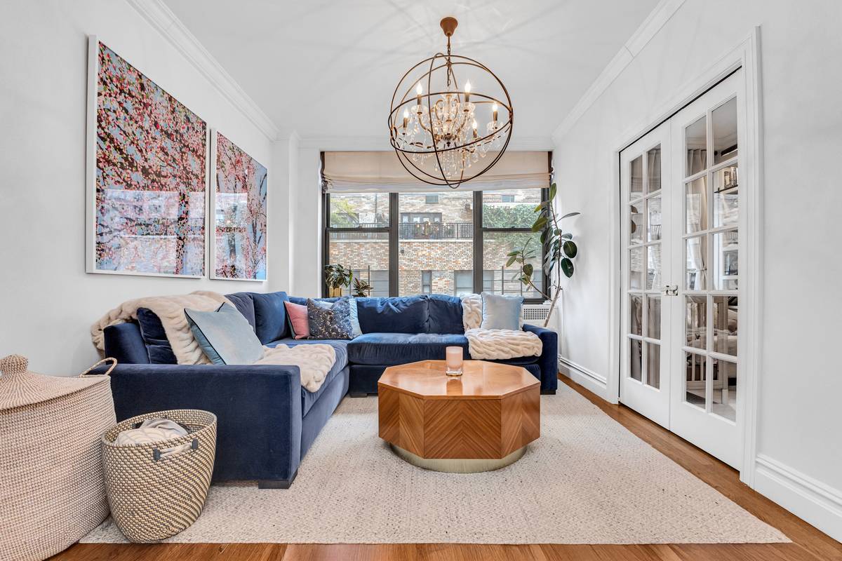 EXQUISITE EASTGATE RENOVATED PREWAR THREE BEDROOM High floor, five room within the Bing amp ; Bing Emery Roth designed Eastgate complex, on a tree lined street in the heart of ...