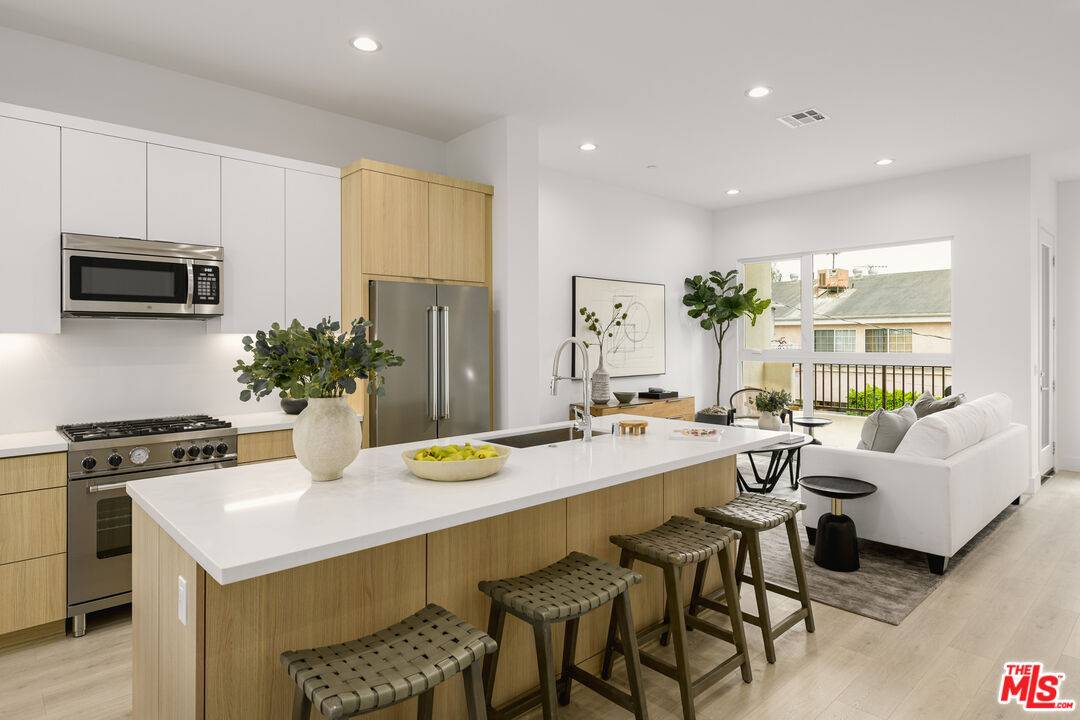 6118  Marbella Pl 3BR Hancock Park La