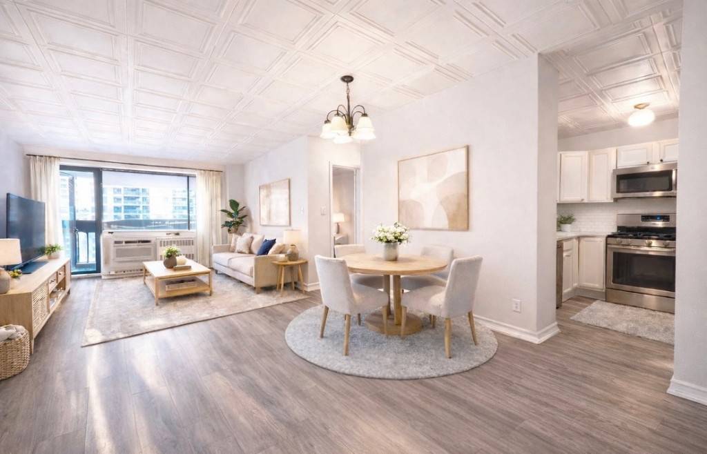 Welcome to this sun drenched, south facing, newly renovated one bedroom showcasing open skyline views at Southbridge Towers one of Manhattans most sought after full service co op communities.