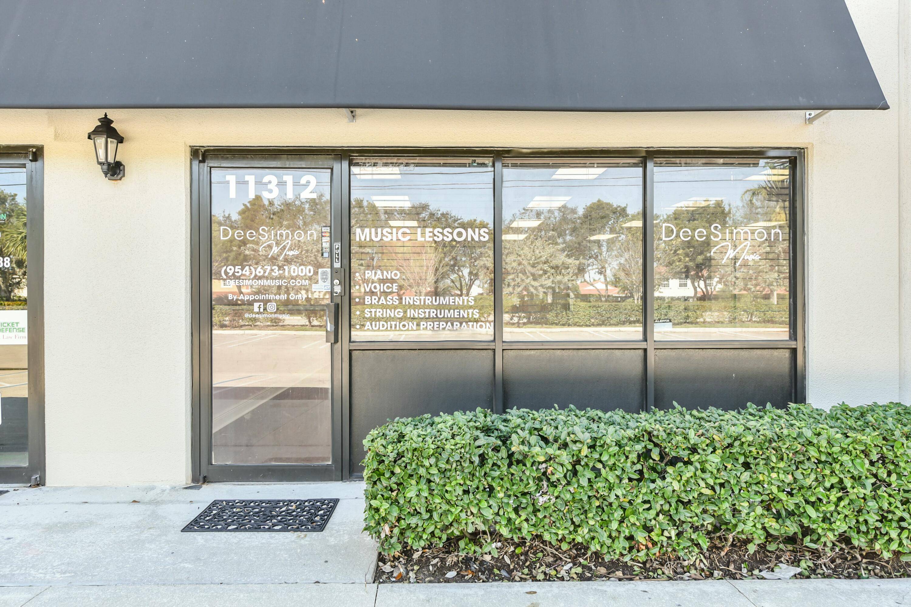 Discover the perfect opportunity to own a commercial property in the heart of Coral Springs !