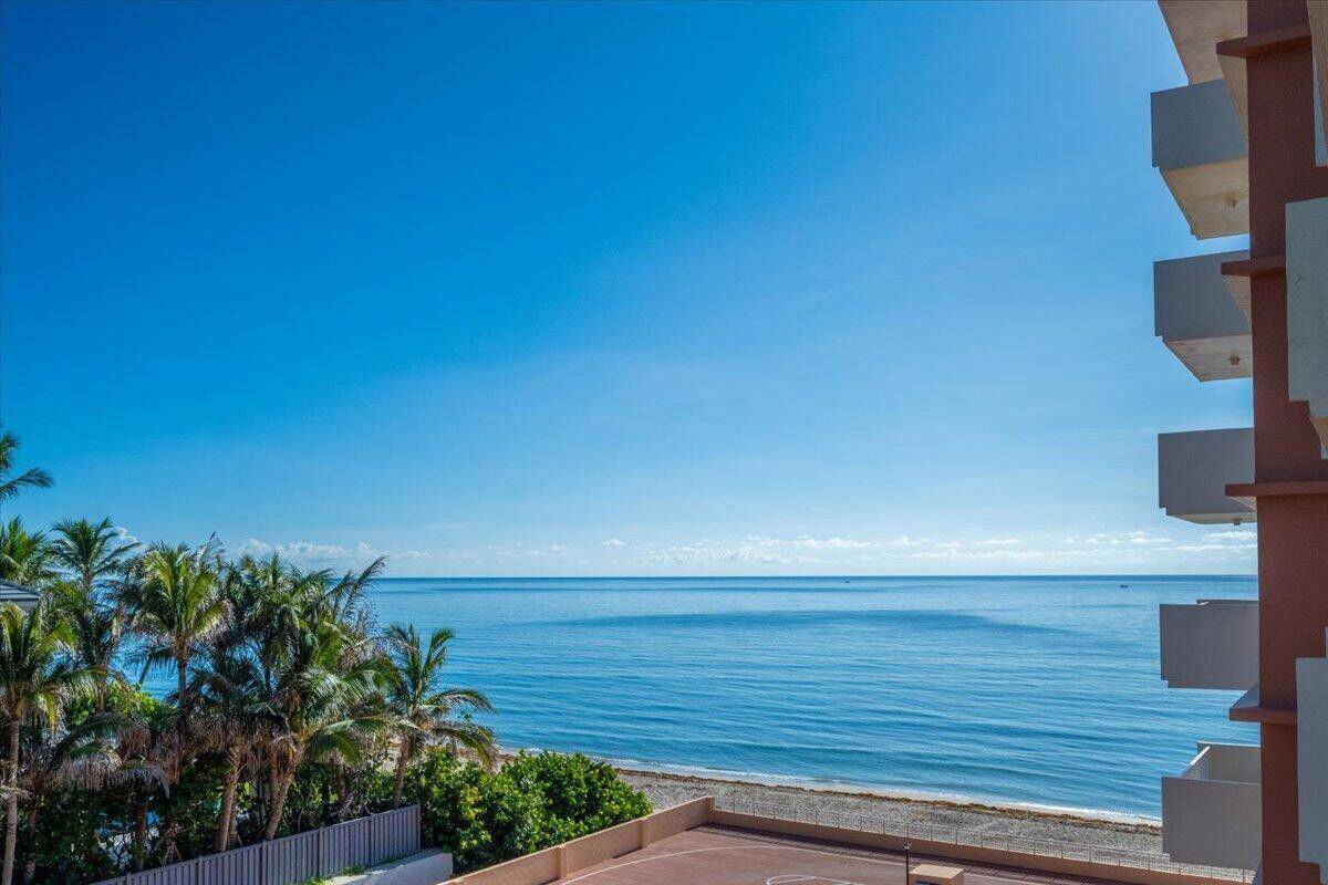 Available immediately annual lease FULLY FURNISHED TURNKEY.
