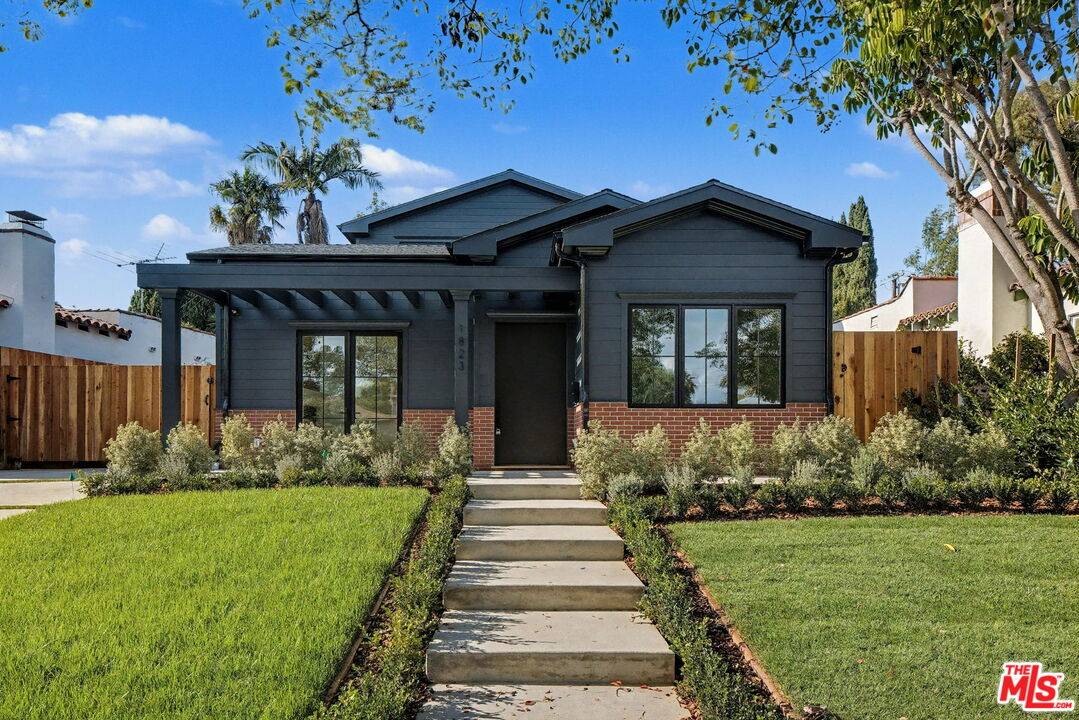 1823  S Shenandoah St 5BR Beverlywood La