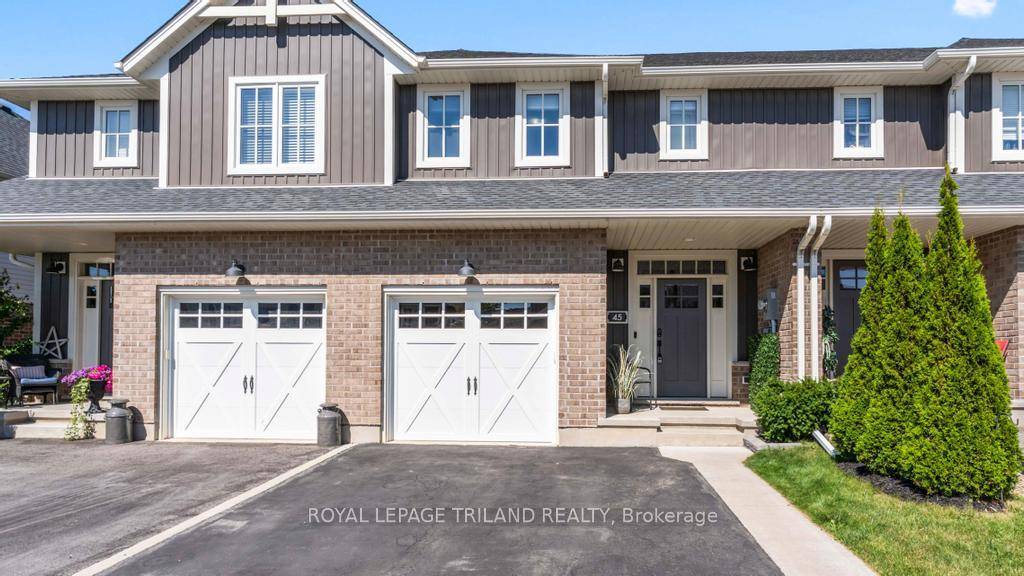 Welcome to this beautifully finished Hayhoe built townhouse in highly sought after south St.