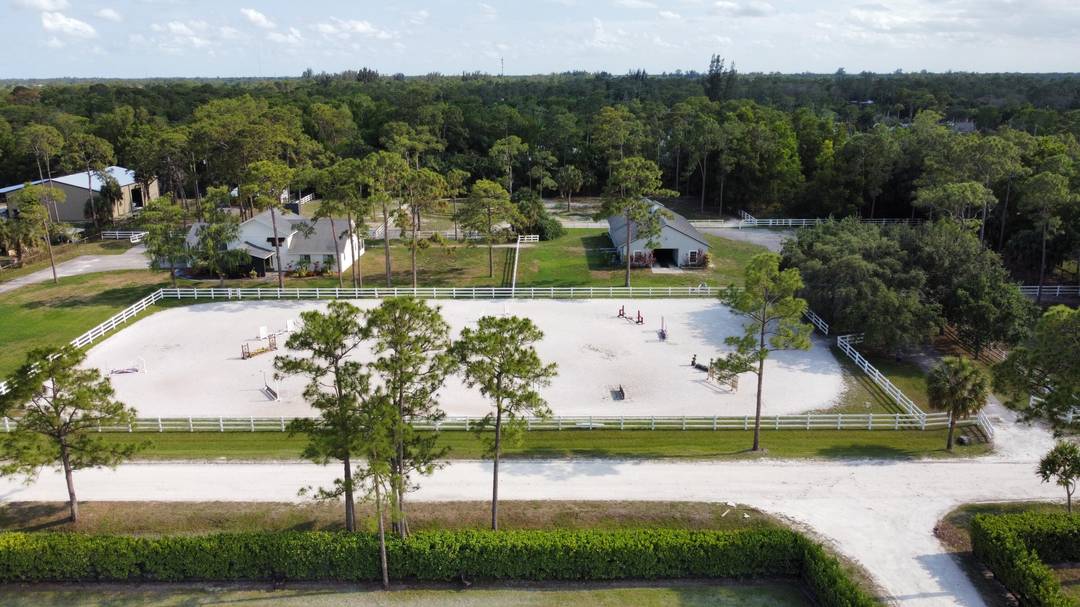 Prime 5 acre equestrian property in Loxahatchee, minutes to Wellington International Horse Show and the Polo Grounds.