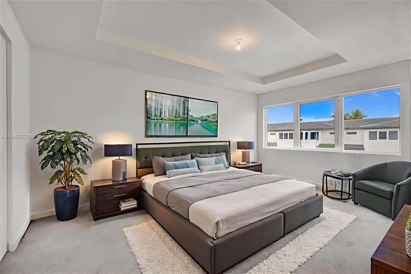 Motivated Seller ! Corner unit !