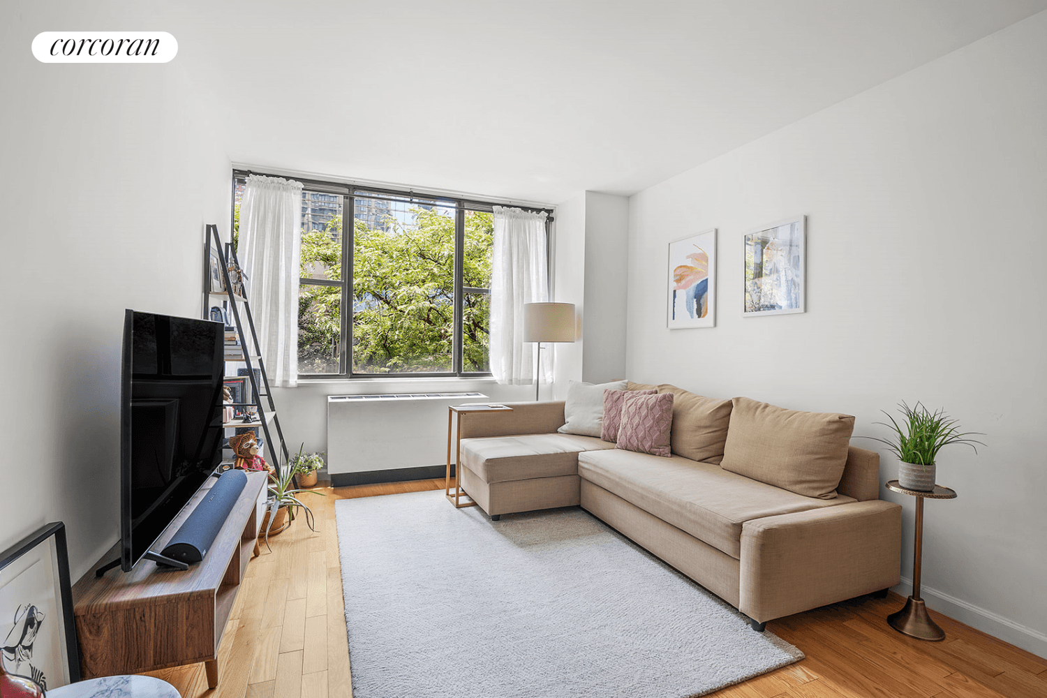 Welcome to unit 3C at 301 East 45th Street A fantastic one bedroom apartment that is a perfect residence or investment at the Delegate Condominium.
