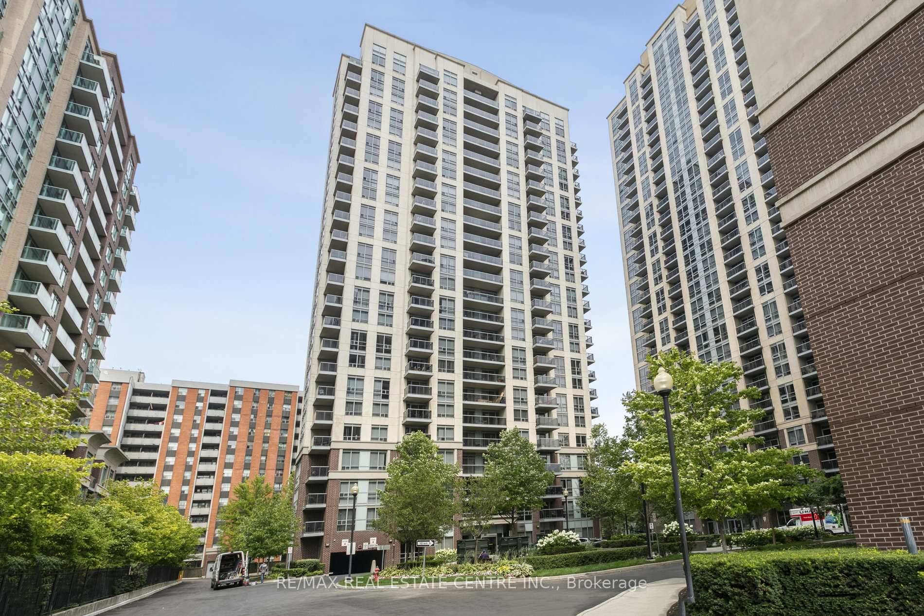 This spacious and bright one bedroom plus den with In suite laundry must be seen.