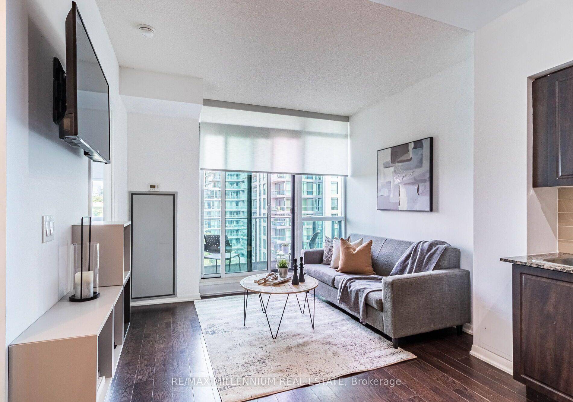 Spacious 1 Den Condo ! Beautiful condo with a versatile den that can be a 2nd bedroom or office, overlooking a peaceful courtyard.